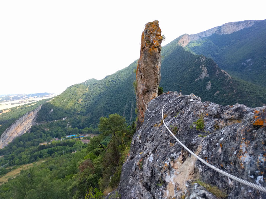 Vista atrás a la zona del destrepe -con grapas- 