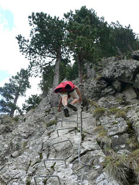 Primeras grapas: en el tramo más vertical 