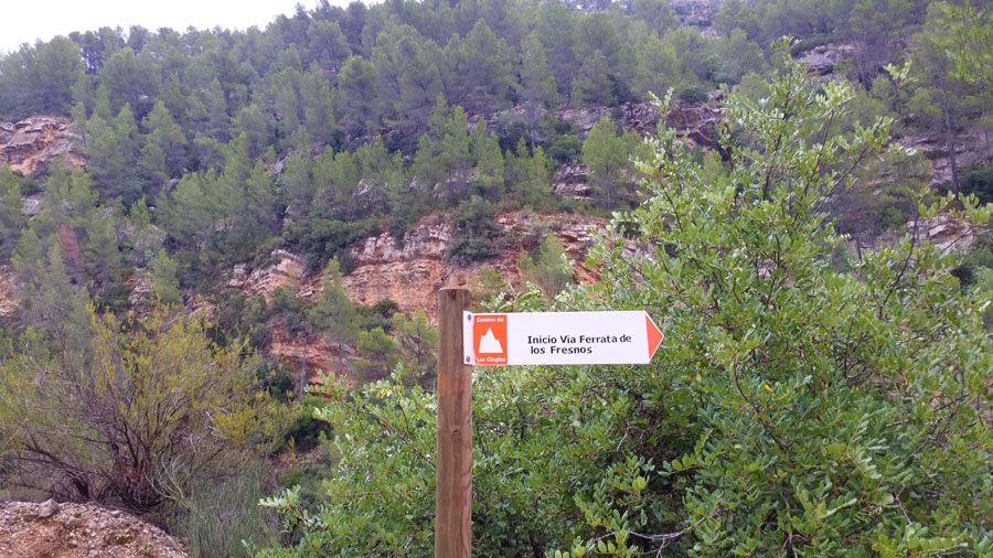 Indicador de inicio de la vía ferrata 