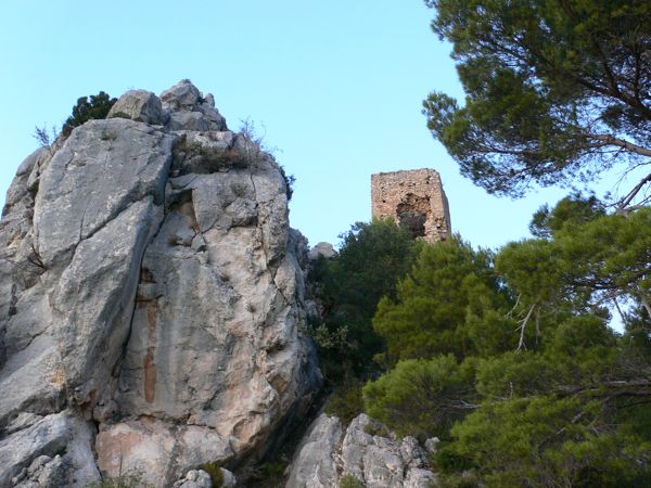 Desde el final de la vía todavía nos queda una subida para llegar a la Torreta 
