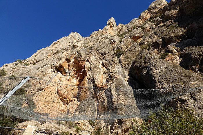 Pasando junto a les Coves del Salnitre 