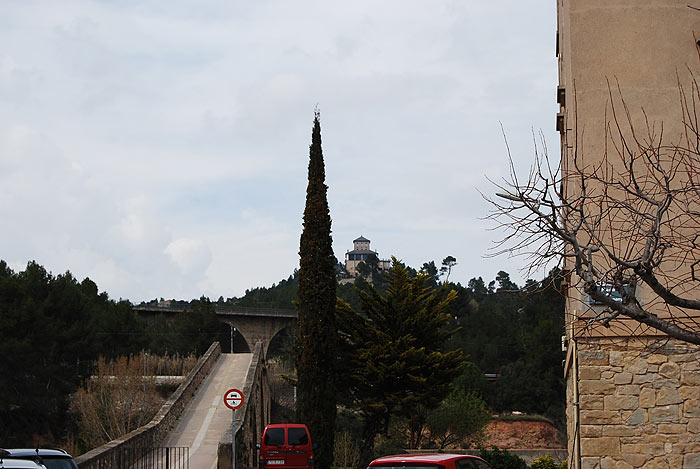 El pont Vell por el que cruzaremos el Llobregat desde Castellbell i el Vilar | Plaça Lluis Companys - Colònia Burés 