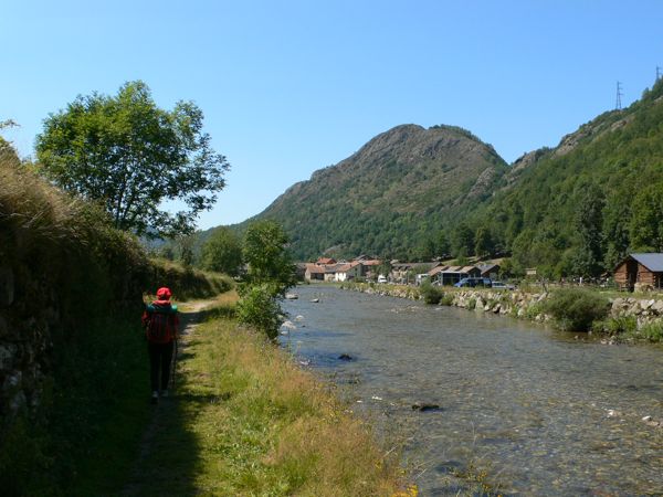 Siguiendo el río Oriège hacia Orgeix 
