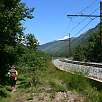 Caminamos junto a las vías de tren hasta Merens les Vals / Ruta a pie Camí dels Bons Homes 