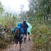 Empieza a llover -algo habitual en esta región / Ruta a pie Catarata Gocta 