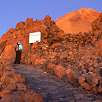 Llegamos a la entrada del camino del Telesforo Bravo - sin permiso y más tarde de las 9:00 AM no podemos continuar - / Ruta a pie El Teide 
