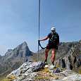 En la cima de la vía ferrata -el itinerario sigue bajando por la cara norte- 