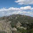 La cima de Harney Peak desde Little Devils Tower 