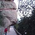 Algunos tramos del camino escarbados en la roca 