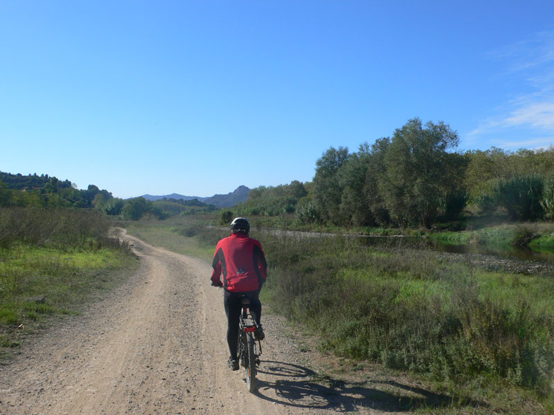 Pista junto al río Besòs 