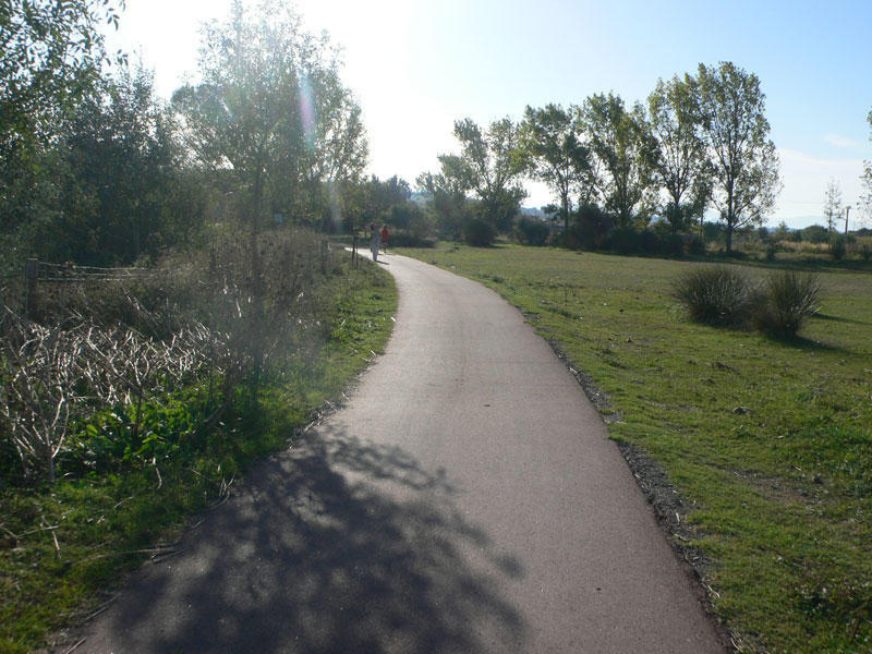 Entramos al camino condicionado junto al río Congost 