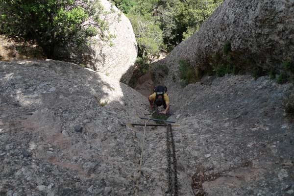 La última canal equipada es la más vertical. Nos deja en el Coll de Porc 