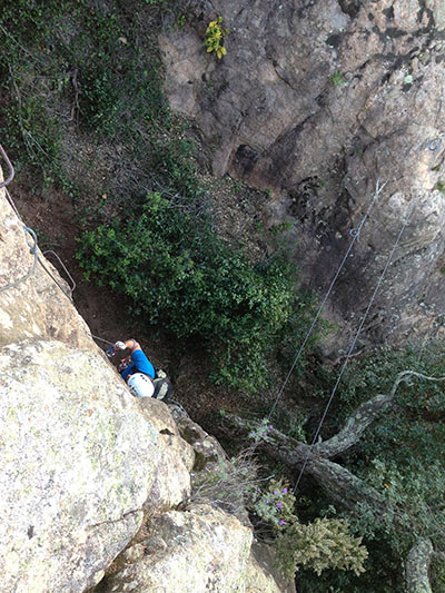 Salida desplomada tras el puente nepalí 