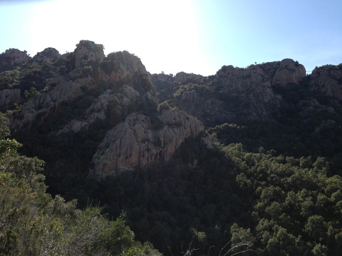 Vista general de las agujas por las que transcurre la vía ferrata 