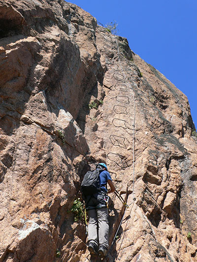 Tramo vertical  que sube a l`Agullola -entrada al vía- 