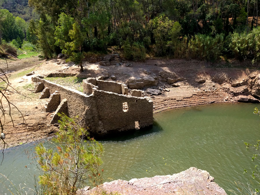 Ruinas en el pantano de Benitandus 