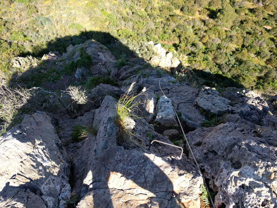Vista hacia abajo al llegar a un rellano 