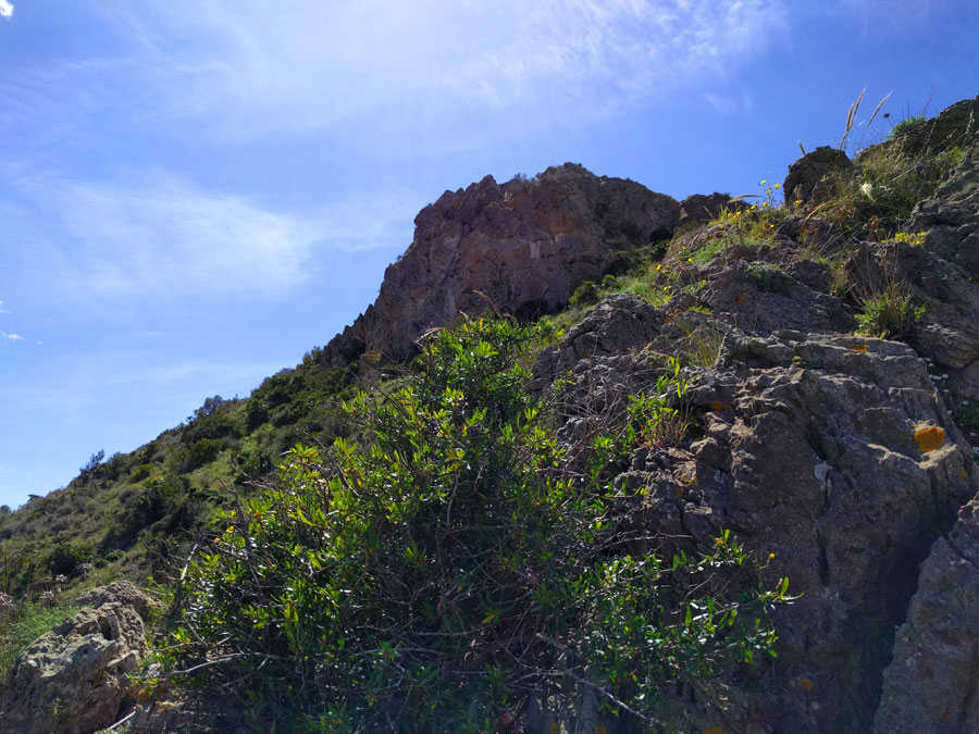 A unos 50 m. vemos la segunda pared 