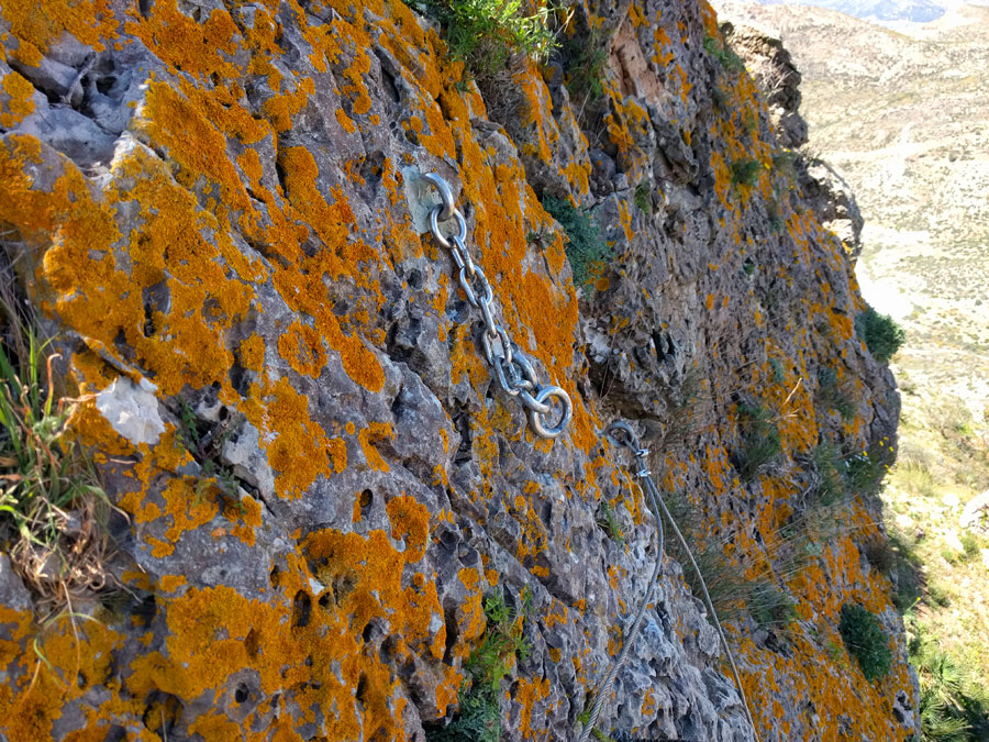 Rapel de unos 15 metros en la parte alta de la segunda pared 