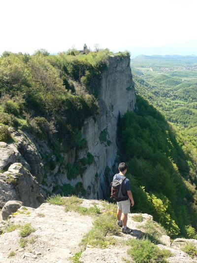 Llegamos al tramo más vertical - se supera retrocediendo el paso por un caminito que baja a la izquierda - 