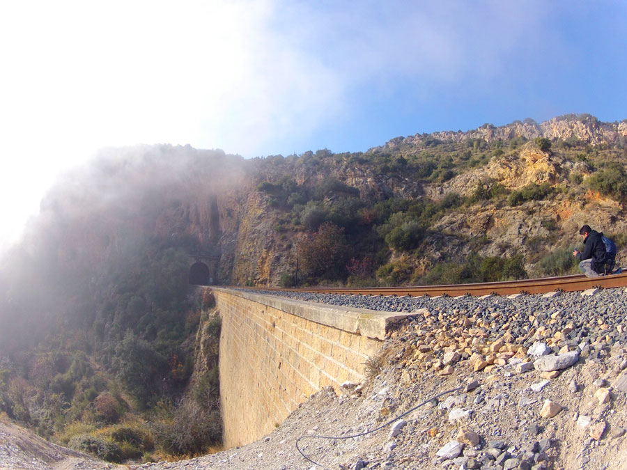 Seguimos por el barranco del Clot del Roure hasta el estacionamiento 