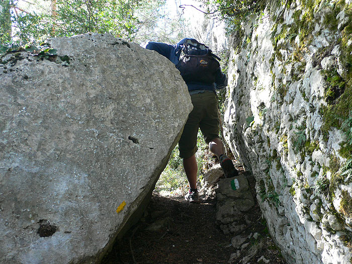 Paso estrecho en el lado este del risco 