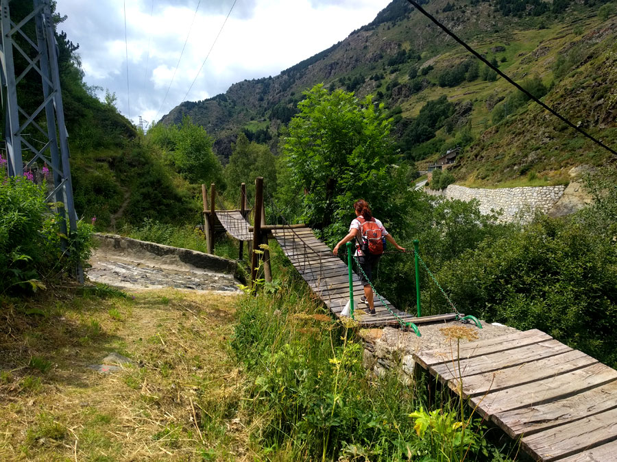 La pasarela más larga se mueve bastante 