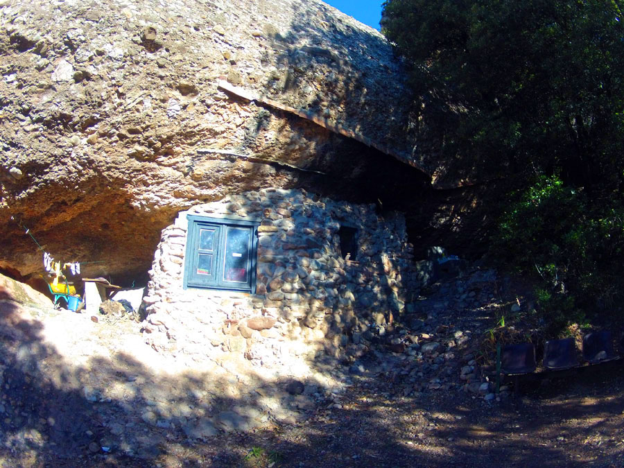 Refugio al pie de la Gorra Frígia  