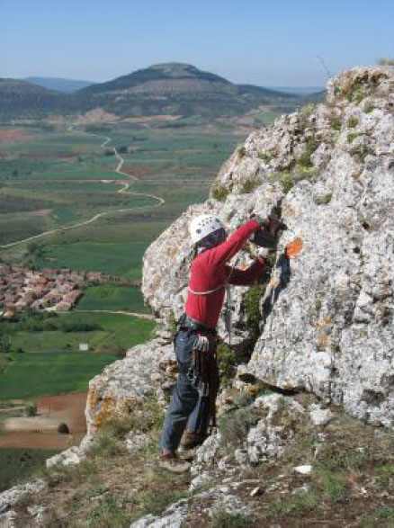 Las Mambla al fondo y el pueblo de Quintanilla de las Viñas del que parte esta hermosa ruta 