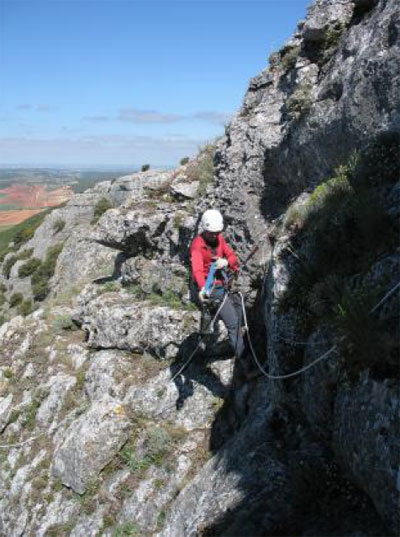 175 metros de cable galvanizado de 6 mm nos aseguran durante los pasos mas expuestos 