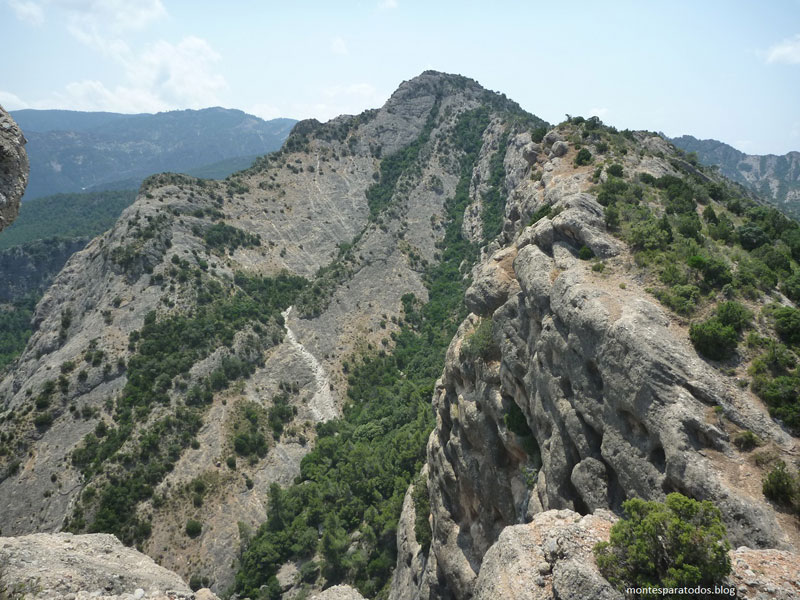 Pico Falconera desde Las Moles del Don 