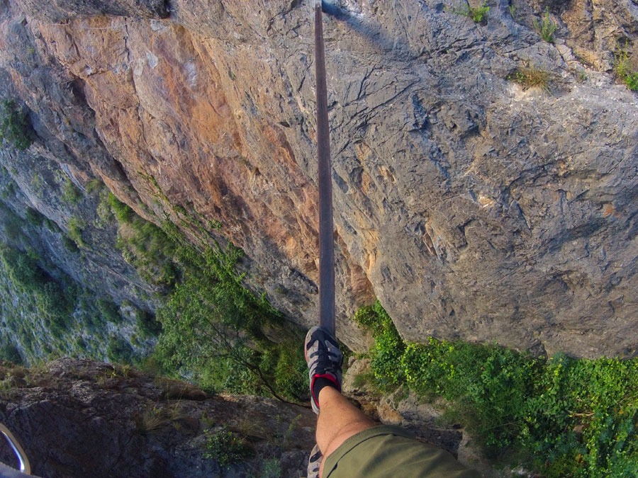 Pasando la Viga Regino haciendo equilibrio 