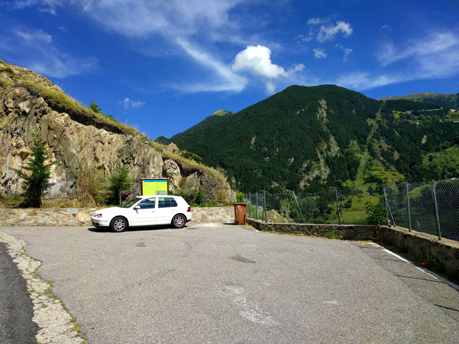 Estacionamiento para unos 6 coches 