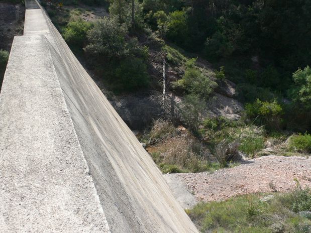 Presa en plena riera de Rellinars 
