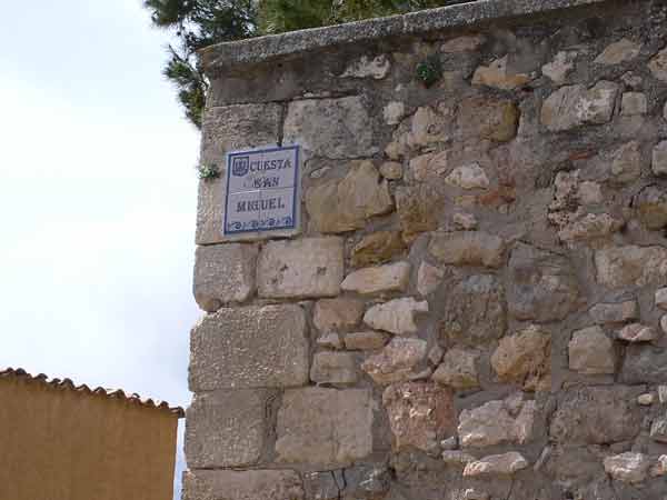 La cuesta de San Miguel nos lleva a la vía 