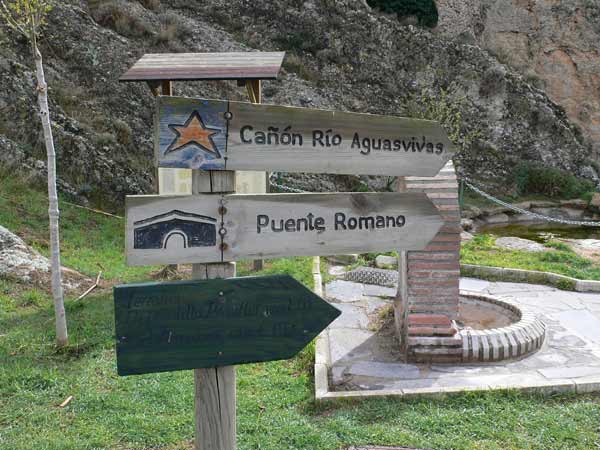 Indicadores a zonas de escalada y vía ferrata 
