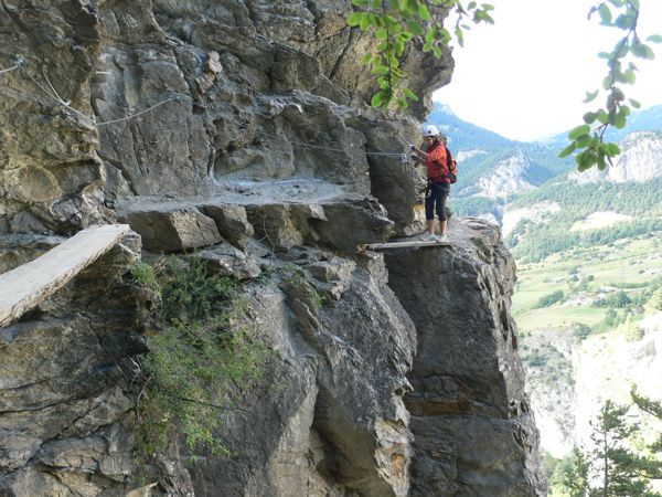 Ferrata con pasos muy entretenidos y variados 