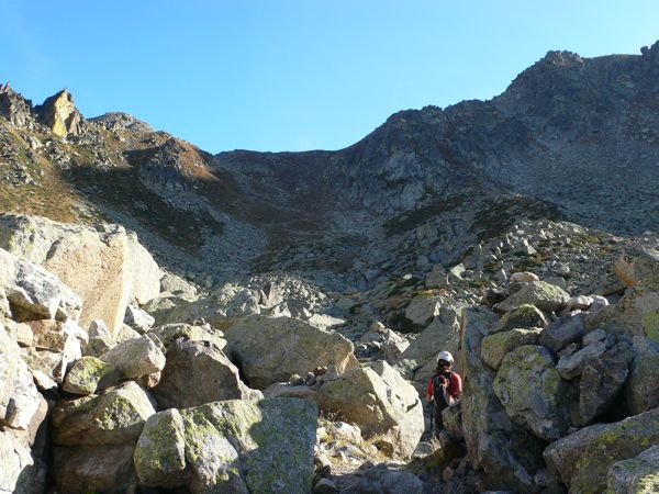 Subiremos entre un pedregal 