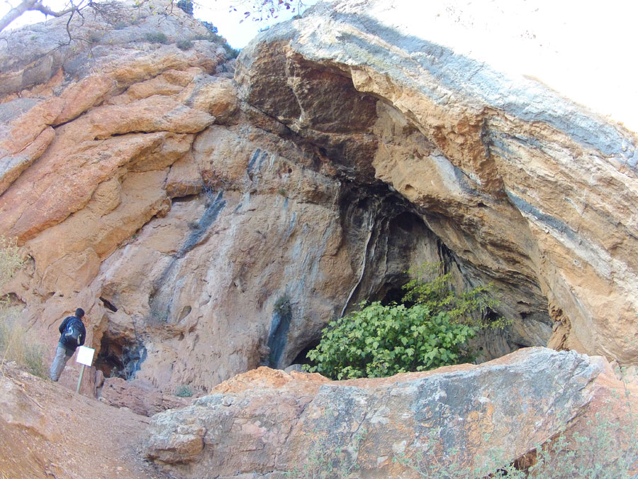 Entrada de la Cova del Tabac 