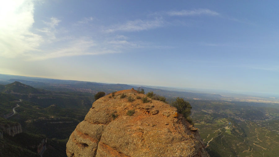 Hitos en la cima de la Roca Foradada 