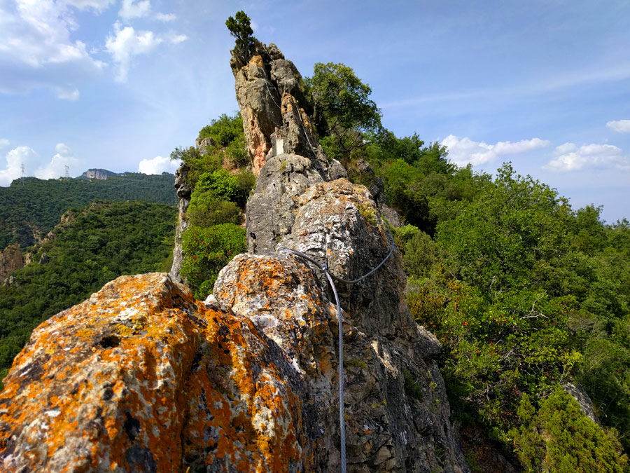 La cresta se va poniendo más vertical 