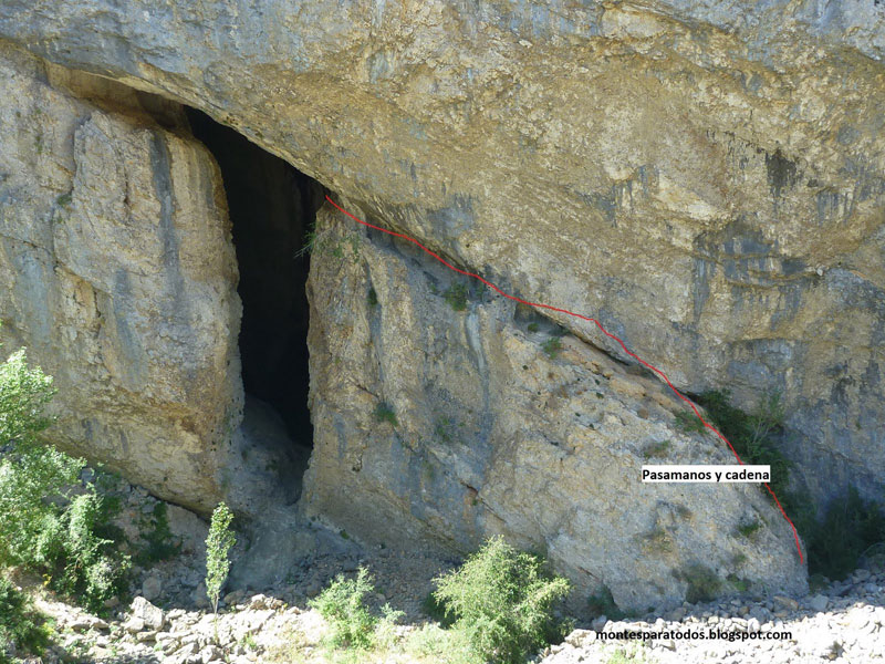 Tramo exterior de entrada a la Cueva (© Montes para todos) 