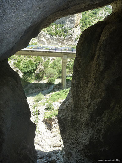 Silueta de la boca de la cueva (© Montes para todos) 