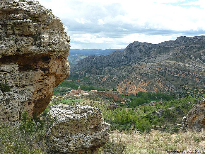 Cuevas de Cañart desde la Cascada (© Montañismo para todos) 