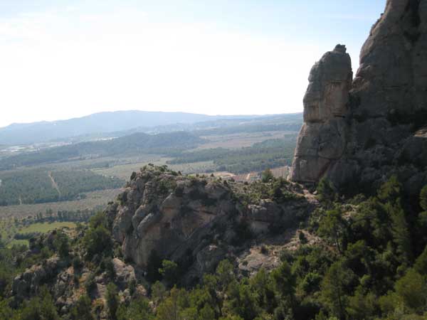 Vistas del Frare de Baix (609 m.) buena zona de escalada. 