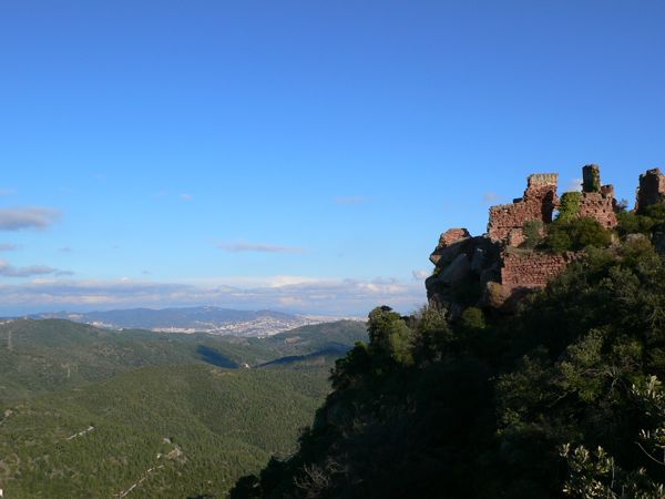 Vista de la parte del castillo que se encuentra junto al risco 