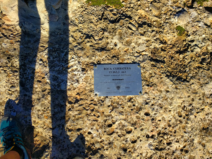 Placa de cima en la Roca Corbatera -techo del Priorat 1.163,1 m- 