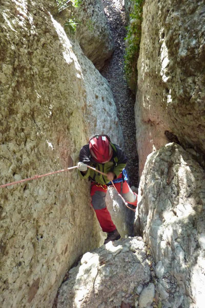 Bajada por cuerda - Tres en Ratlla (© Miguel Valle) 