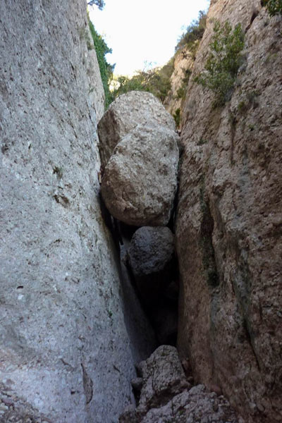 Zona de bloques empotrados - Joc de lOca (© Miguel Valle) 