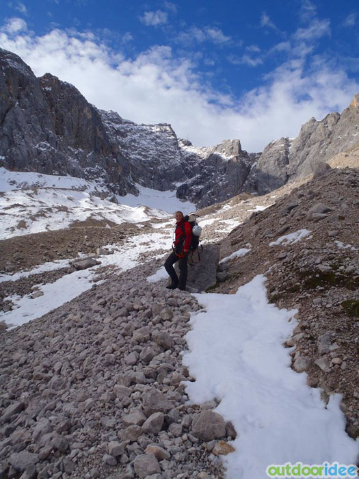 Pedregal que nos acerca a la zona de glaciar 